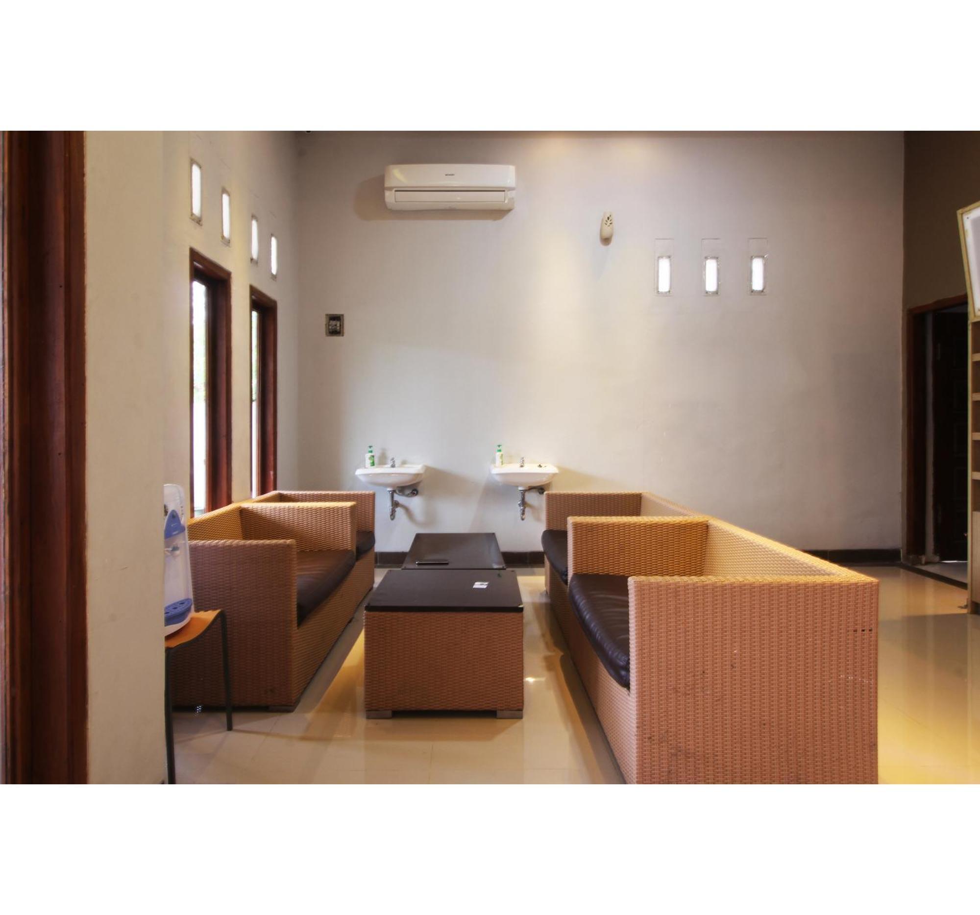Oyo Life 2273 Pratama Homestay Bandar Lampung Exterior foto